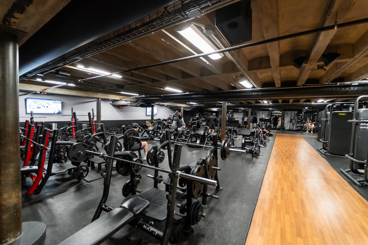 Benches and timber floor at QNTM Fit Life