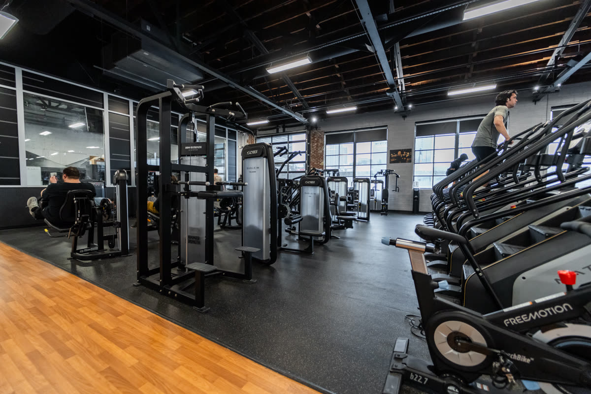 Windows and machine floor at QNTM Fit Life